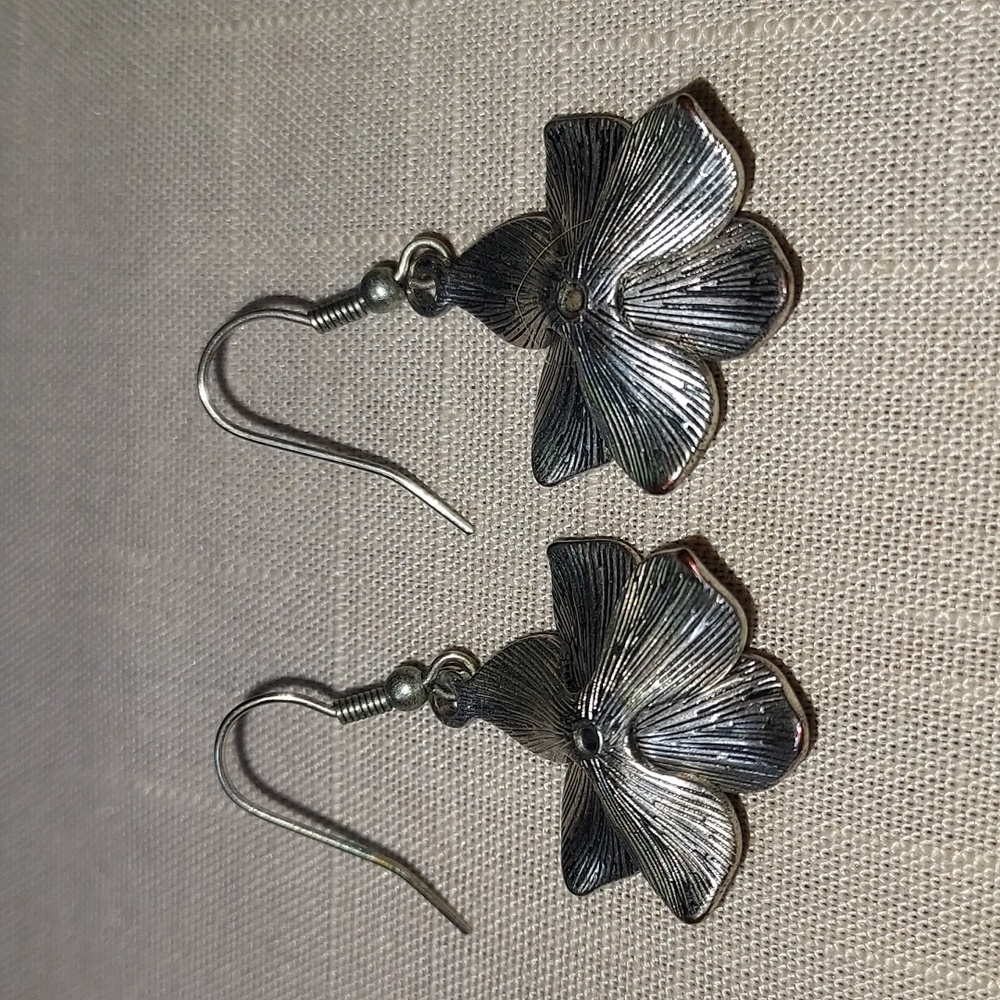 Premier Designs Garden Gate Earrings - Picture 4 of 7